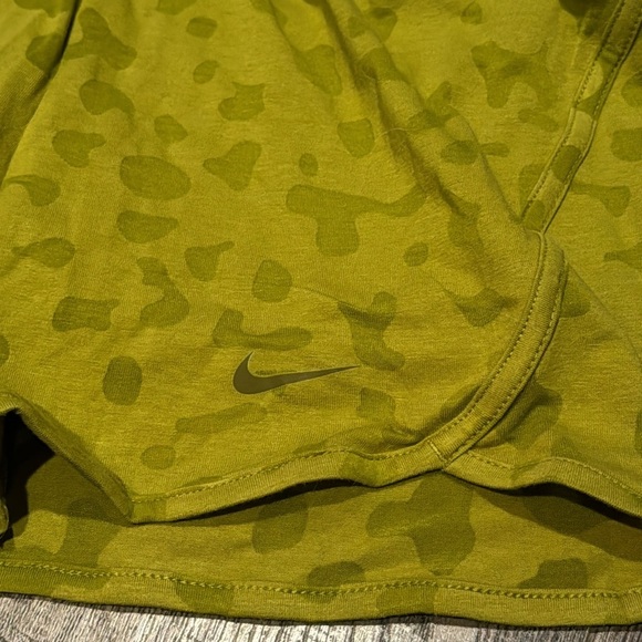 Nike Girls Green Large Loose Fit Shorts New With Tags - Picture 2 of 6